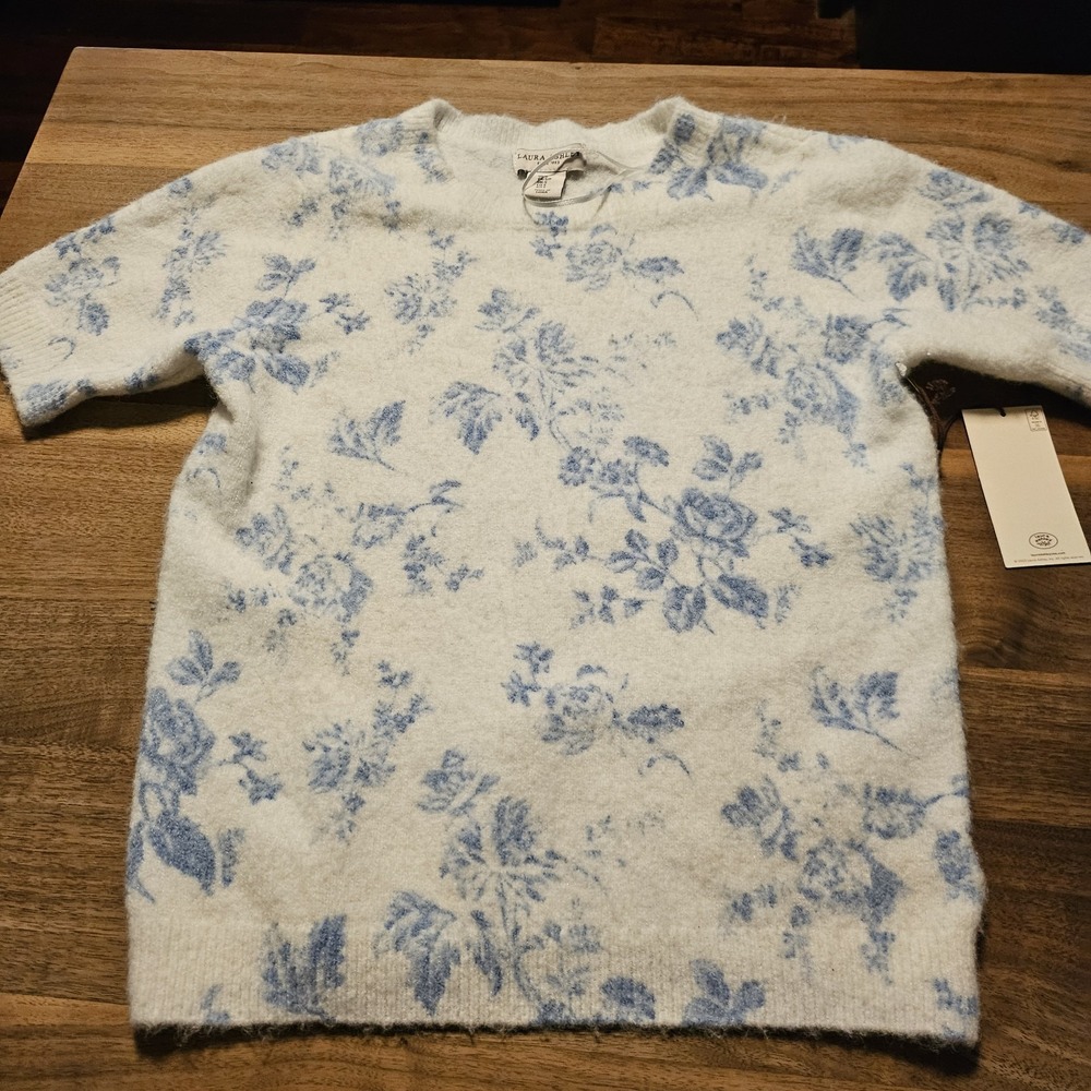 Ladies Laura Ashley Blue/White Chinoiserie Style Print. Short Sleeve Sweater